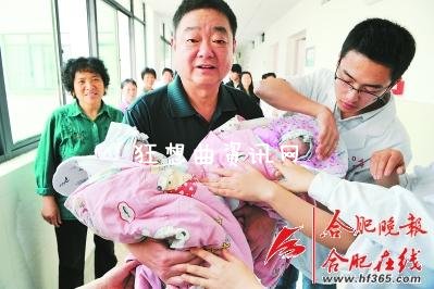 再造妈妈合肥六旬老太太做试管婴儿生下双胞胎再造妈妈照片