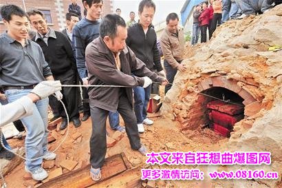 古墓挖出完好美女死体，挖古墓挖出的尸体图片