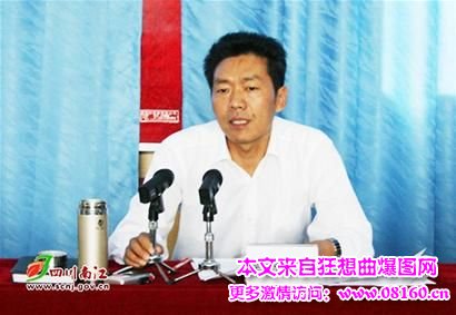 县委书记母亲捡垃圾，“老有所为！”