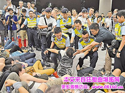 香港警方进行清场行动, 香港警方清场立法会