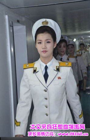 朝鲜女士兵尴尬穿军装图片，朝鲜女士兵尴尬图片