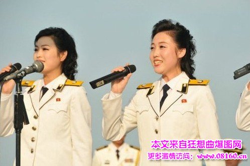 朝鲜女士兵尴尬穿军装图片，朝鲜女士兵尴尬图片