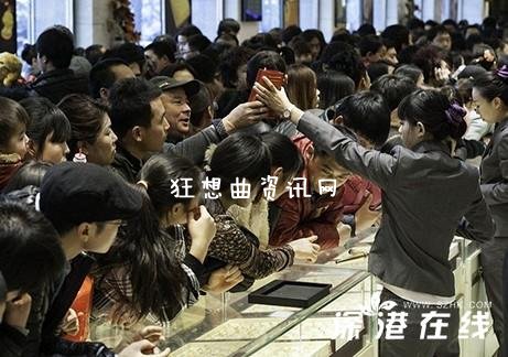 金价32年最低遭哄抢 金价32年最低“中国大妈”最受伤