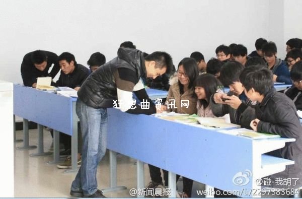 最帅高数老师是谁？最帅高数老师上课爆满 学生组团去听课(组图)