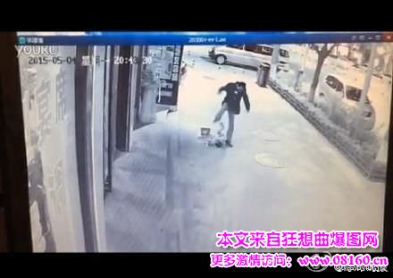 小男孩被路边渣男暴打，被暴打的小男孩怎么样了