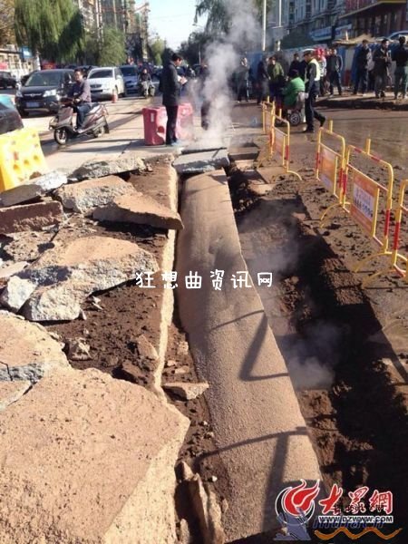 济南黄台南路爆炸事故图片地下热力管道爆炸路面被掀翻