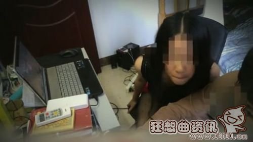 游戏女主播豪放露球，为了出名不择手段