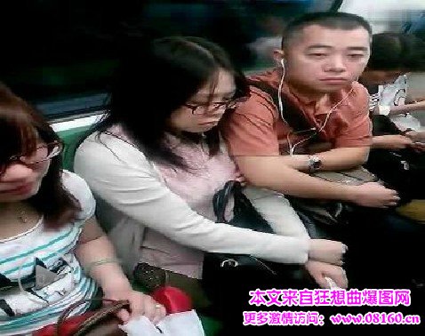 男子解女乘客内衣扣，男子公交上喷到女乘客裙上