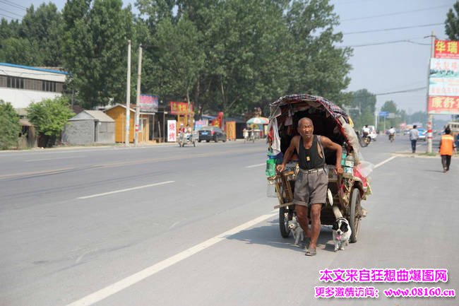 老人拉房车寻妻，充满爱的房车！