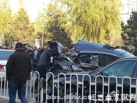 哈尔滨红旗大街车祸货车连撞22车图片视频红旗大街撞车事故车主