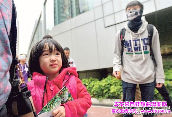 香港骂内地游客吓幼女，视频曝光太可恨！