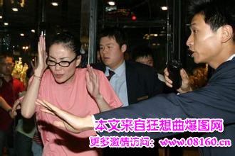 王菲女儿李嫣兔唇照,王菲给李亚鹏母亲下跪