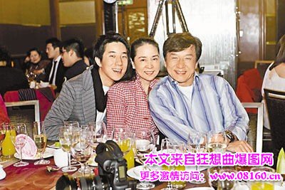 成龙的老婆过60大寿,成龙回应王杰事件