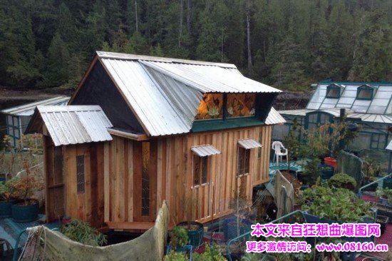 加夫妇水上建屋享20余年漂流生活（酷毙了）