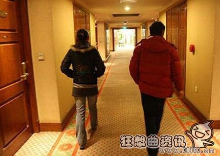 女孩与多名男子发生关系，涉事男子涉嫌聚众淫乱