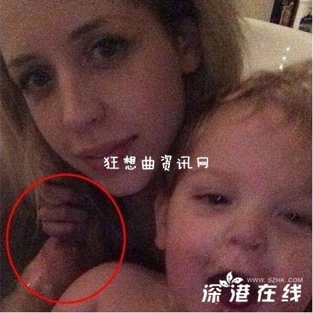 鬼手自拍 母女浴缸自拍照惊现自杀女屋主鬼手