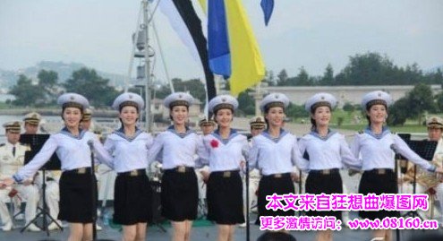 朝鲜女士兵尴尬穿军装图片，朝鲜女士兵尴尬图片