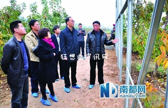 咸阳市科协主席亚斌建穿鞋套下乡调研事件图片亚斌建简历资料