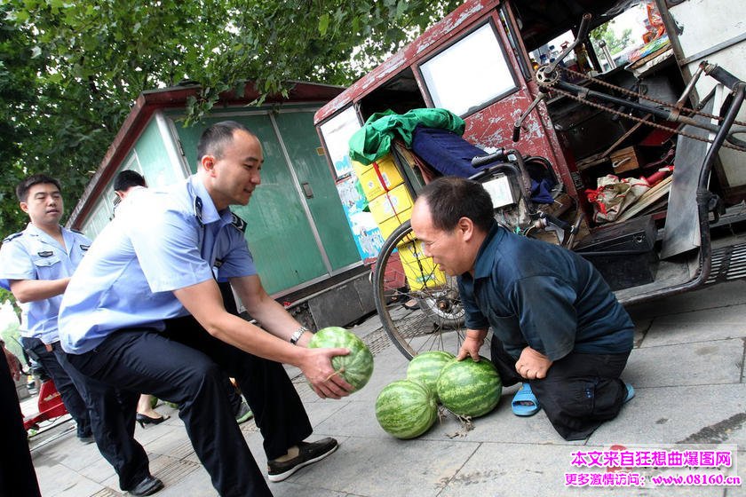 崇州城管中队长夫人 图，46岁的崇州城管中队长