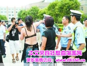 交警执法遭6男女追打，女子脱衣称遭非礼