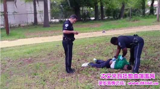 美国警察击毙黑人视频，美国对黑人歧视根源！