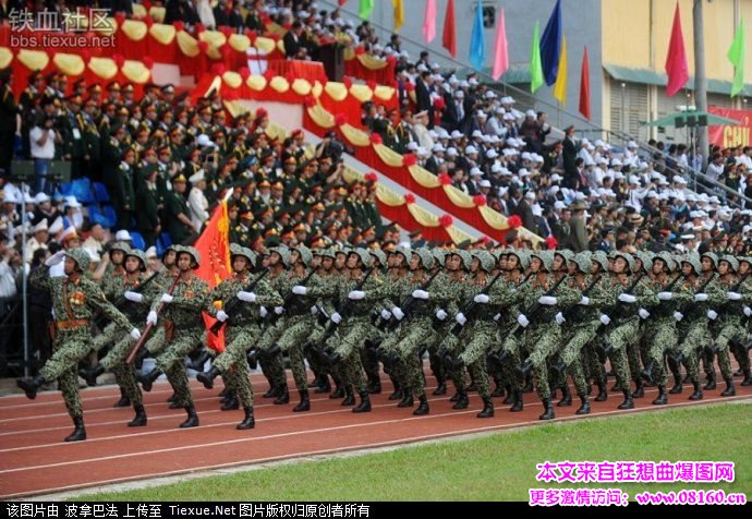 越南阅兵女子方队视频，越南阅兵很像中国！