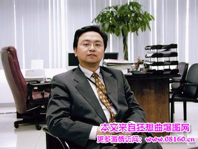 比亚迪王传福全家照片，王传福谈比亚迪改名