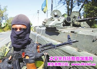 亲俄民兵合围乌政府军重兵集团，俄装甲车队遭乌消灭