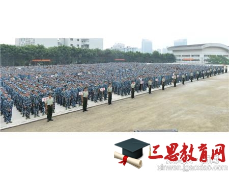 组图：江西理工大学举办2015年新生军训动员大会.jpg