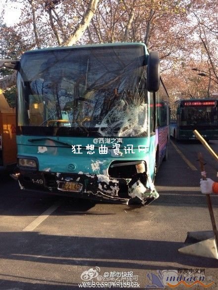 杭州南山路西湖博物馆车祸事故图片12岁女孩被撞死