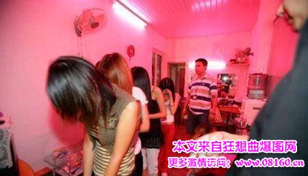 警方扫黄一床四女图，东莞扫黄女子图片