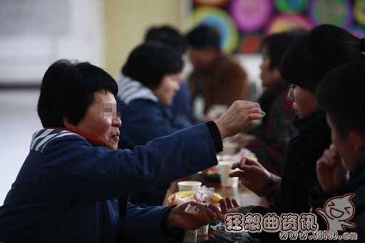 看守所女在押人员生活，看守所庆祝妇女节