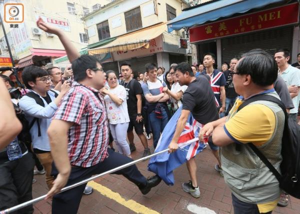 香港反水客大街围攻妇女，香港反水客的最新消息