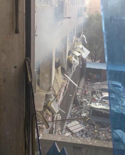 西安火炬路与星光路动漫产业园3号楼爆炸事故着火图片