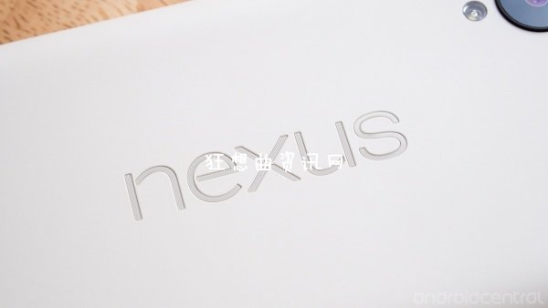 白色版Nexus 5图赏：前黑后白熊猫机