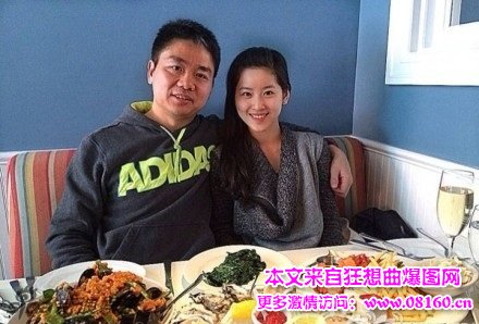 奶茶妹妹军训照里旁边女孩更漂亮，奶茶妹妹章泽天家庭背景