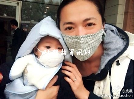 摔婴女童照片资料遭人肉大嘴姚晨呼吁追究摔婴女童父母责任