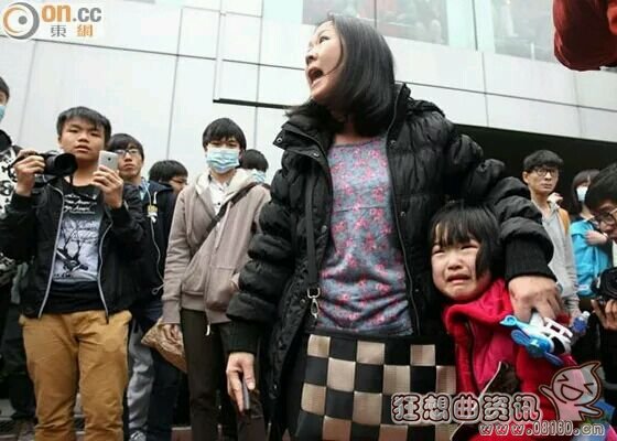 香港骂哭内地游客小孩，内地小孩香港街头便溺事件