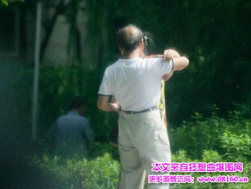 卖淫女妇女找老人，农村卖淫女接客实拍