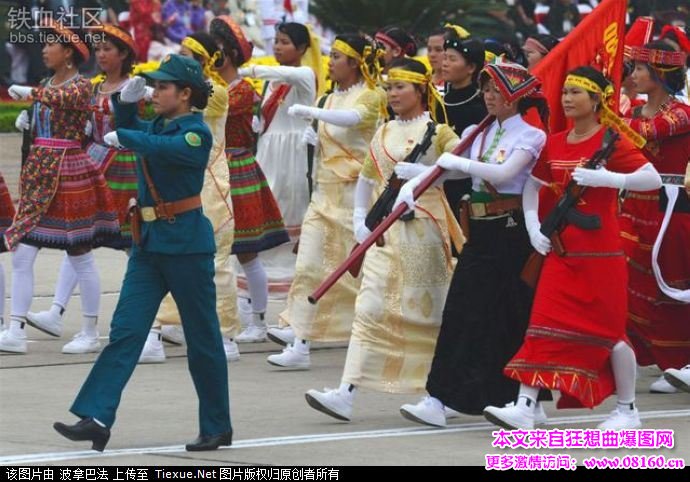 越南阅兵女子方队视频，越南阅兵很像中国！