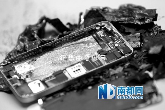 新买苹果iphone5s土豪金”自爆，爆炸原因尚不知道