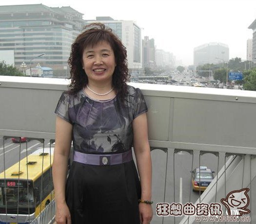 小伙与前女友母亲私奔，与前女友41岁母亲一见钟情