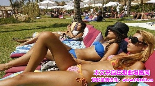 中国女性嫁给迪拜土豪后，一连生了5个孩子！