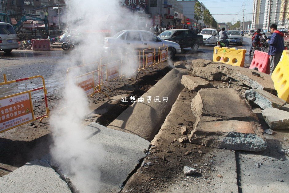 11月7日济南黄台南路地下热力管爆炸事故图片原因是什么