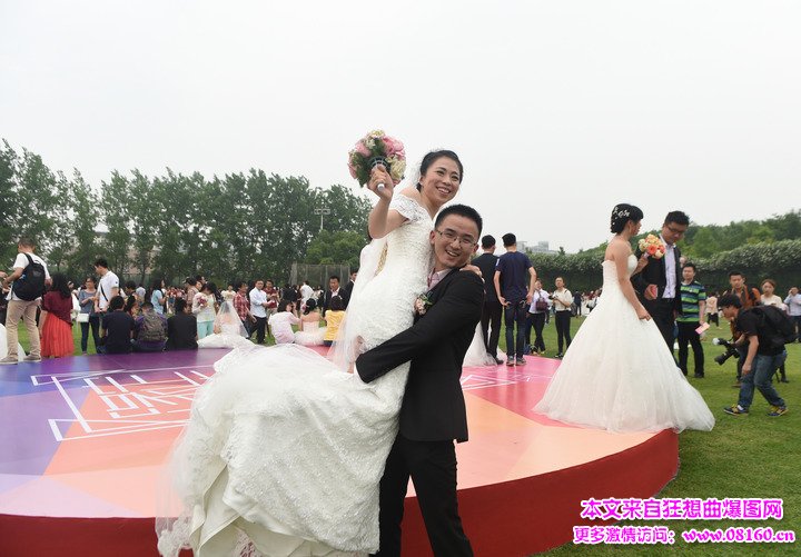 2015浙大集体婚礼现场图，浙大好样的！