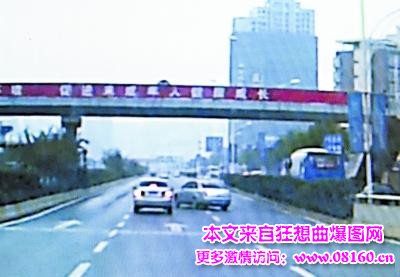 疯狂斗车，两车疯狂斗车像电影！