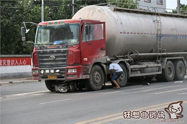 女子被撞哀求司机别碾死，这个社会究竟怎么了